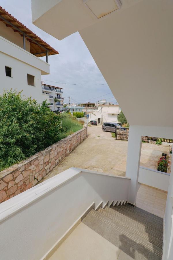 Violeta Apartments Ксамил Экстерьер фото