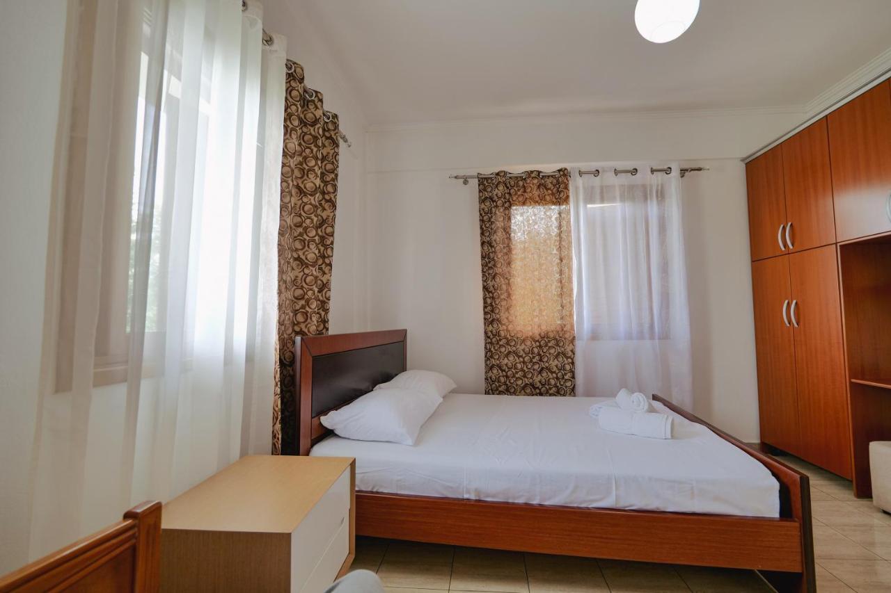 Violeta Apartments Ксамил Экстерьер фото